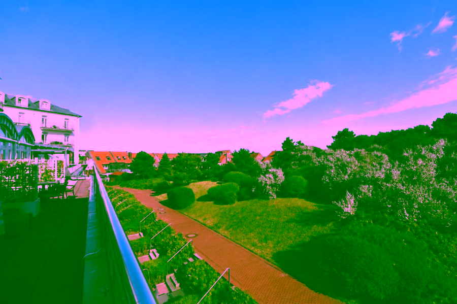Terrassenblick auf Gartenanlage